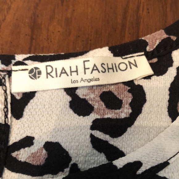 Leopard Key Hole three quarter length top - Picture 5 of 6